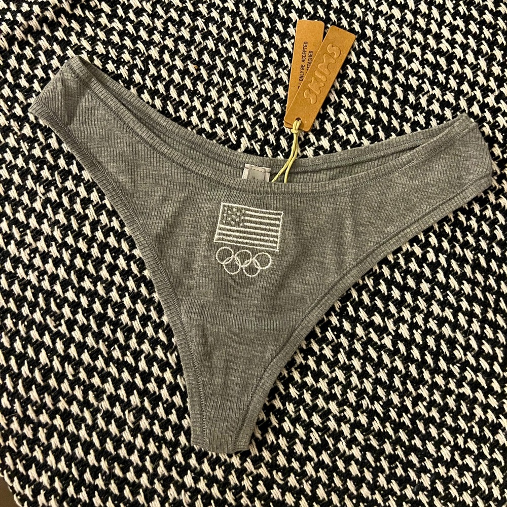 ❗️🤍RARE SKIMS🤍❗️NWT Team USA Cotton Rib Thong Size XS in Heather Grey